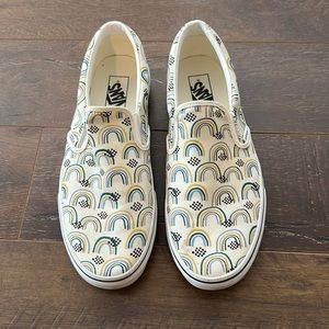 VANS small rainbows EUC Men’s 10/ Women’s 11.5